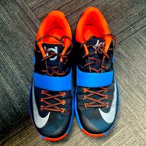 KD V OKC away size is 12